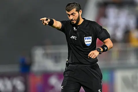  اعتزل مبكرًا وظهر مع الأهلي وبيراميدز.. 10 معلومات عن حكم مباراة مصر ونيوزيلندا (صور)
